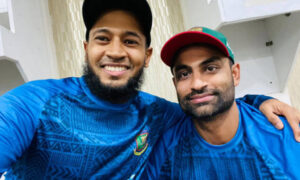তামিমকে অভিনন্দন জানালেন মুশফিক