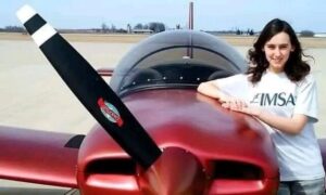 ১০ বছর বয়সে পাইলট সাবরিনা গনজালেয