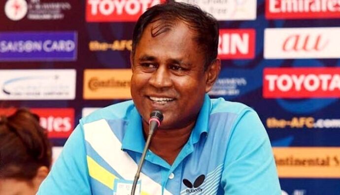 নারী ফুটবলে তোলপাড়, দায়িত্ব ছাড়ছেন কোচ ছোটন