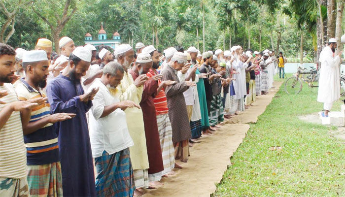 ডোমারে বৃষ্টির আশায় ইস্তিকার নামাজ আদায়