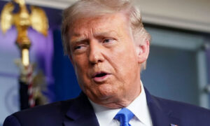 পারমাণবিক গোপন নথি বাথরুমে রাখেন ট্রাম্প