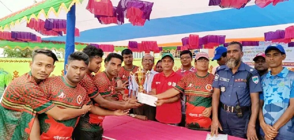 দেলুটি ইউনিয়নে ক্রিকেটে চ্যাম্পিয়ন উপজেলা প্রশাসন