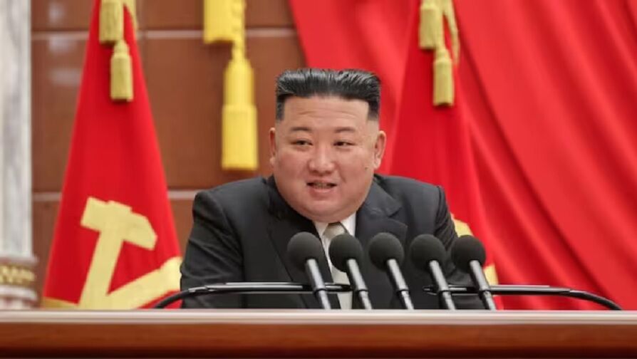 পুতিনের ‘হাত ধরে থাকা’ প্রতিশ্রুতি কিমের