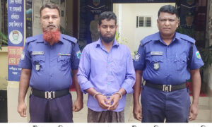 স্বামীকে ওষুধ কিনতে পাঠিয়ে গৃহবধূকে ধর্ষণের চেষ্টা