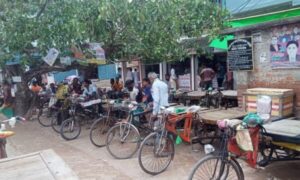 দাকোপ পৌর এলাকার ভ্যান-রিকশা চালকদের মানবেতর জীবনযাপন