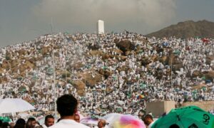 লাব্বাইক ধ্বনিতে প্রকম্পিত হবে আজ আরাফাত ময়দান