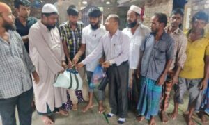 দাকোপে মাদ্রাসা ও এতিমখানায় ঈদ সামগ্রী বিতরণ