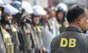 দুদক কর্মকর্তা পরিচয়ে চাঁদা দাবি, ডিবির জালে ৪