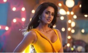 ভক্ত বিড়ম্বনাঃ অভিনেত্রী দিশা পাটানির গায়ে অনাকাঙ্ক্ষিত স্পর্শ