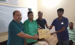 ডোমারে জাপা নেতাকর্মীদের ঈদ উপহার বিতরণ করলেন তসলিম উদ্দিন 