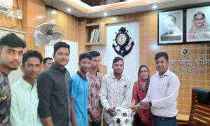 কালীগঞ্জে ক্রীড়া সামগ্রী বিতরণ