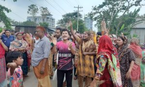 অবৈধ গ্যাস সংযোগ বিচ্ছিন্ন করতে গিয়ে স্থানীয়দের তোপের মুখে তিতাস গ্যাসের কর্মকর্তা