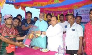 পাইকগাছায় চার দলীয় ক্রিকেট টুর্ণামেন্টে উপজেলা প্রশাসন চ্যাম্পিয়ন