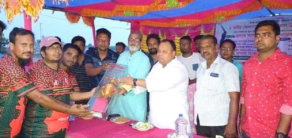 পাইকগাছায় চার দলীয় ক্রিকেট টুর্ণামেন্টে উপজেলা প্রশাসন চ্যাম্পিয়ন
