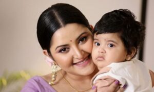 বাচ্চাটা ভয় পাচ্ছে, আপনারা কি পাগলঃ পরীমনি