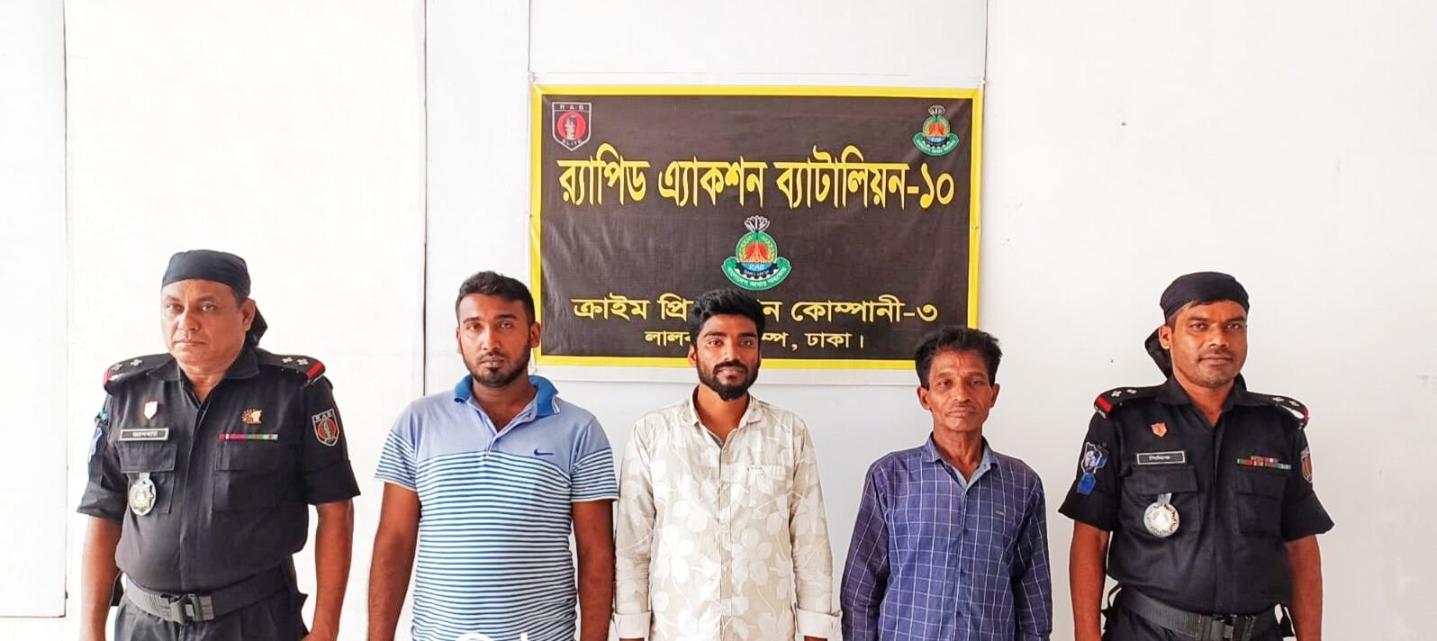 শ্যামপুরে ক্রেডিট কার্ড প্রতারক চক্রের মূলহোতাসহ আটক-৩