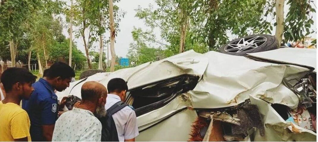 রাস্তা পারাপারের সময় প্রাইভেট কারের ধাক্কায় নিহত মা-মেয়ে