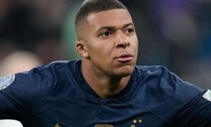 ফুটবল ইতিহাসে অবিশ্বাস্য চুক্তি: এমবাপ্পেকে ধরে রাখতে ১০০ কোটি ইউরো’র প্রস্তাব