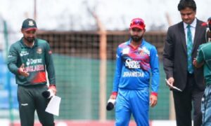 একাদশে নাঈম-ইবাদত: বোলিংয়ে বাংলাদেশ