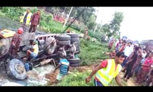 দিনাজপুরে বাস ট্রাক মুখোমুখি সংঘর্ষে এক শিশু সহ নিহত-২, আহত ৯