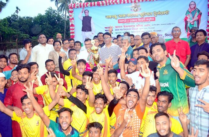 দিনাজপুরে বঙ্গবন্ধু আন্তঃকলেজ ফুটবল টুর্ণামেন্টের ফাইনাল অনুষ্ঠিত