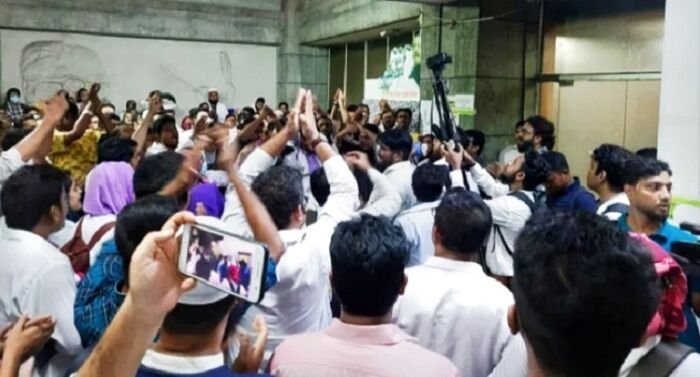 অনির্দিষ্টকালের কর্মবিরতির ঘোষণা, পোস্টগ্রাজুয়েট চিকিৎসকদের