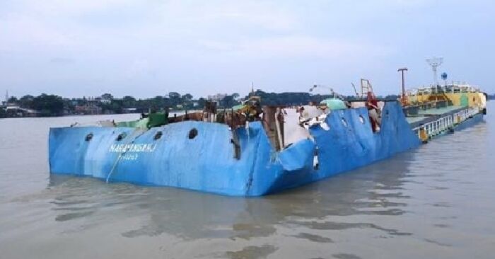 বিস্ফোরিত জাহাজ থেকে ৪ জনের মধ্যে ২ জনের মরদেহ উদ্ধার