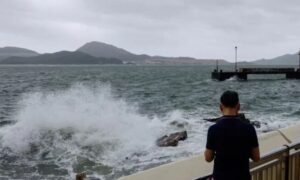 টাইফুন তালিম: লাখ লাখ বাসিন্দা সরিয়েছে চীন