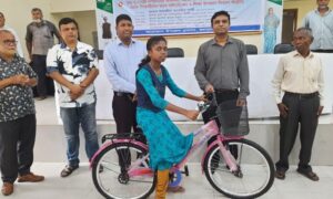 জয়পুরহাটে ক্ষুদ্র নৃ-গোষ্ঠীর শিক্ষার্থীদের শিক্ষা উপকরণ ও বাইসাইকেল  বিতরণ