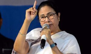 অস্ত্রসহ মমতার বাসায় ঢোকার চেষ্টা: যুবক আটক