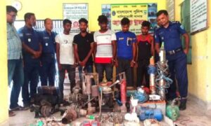 ঠাকুরগাঁওয়ে চোরাই মাল সহ আটক-৬