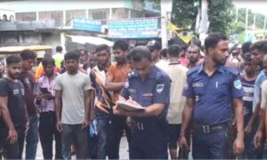 সাতক্ষীরায় দ্রুতগামী বাসের ধাক্কায় অবসরপ্রাপ্ত স্কুল শিক্ষকের মৃত্যু