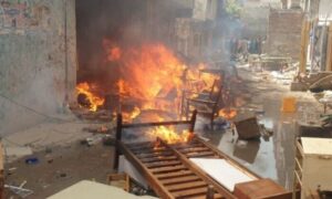 পাকিস্তানে চার্চে আগুন, বাড়িঘরে হামলা