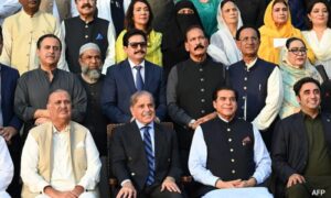 পাকিস্তানে ভাঙলো পার্লামেন্ট, নির্বাচন বিলম্বের ইঙ্গিত