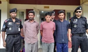 শাজাহানপুরে বিলুপ্তপ্রায় ৯ সুন্ধি কাছিমসহ গ্রেফতার ৩