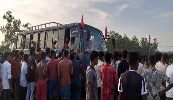 বাসের ধাক্কায় বড় ভাইয়ের সামনে ছোট ভাইয়ের মৃত্যু