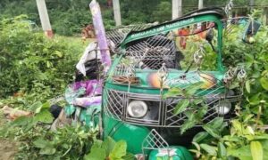 কক্সবাজারের সড়কে প্রাণ গেল মা-মেয়ের