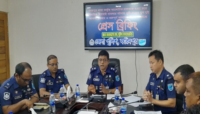 ফরিদপুরে চালককে হত্যা করে ইজিবাইক ছিনতাই: দুই হত্যাকারী গ্রেপ্তার