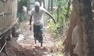 শরীয়তপুরে রাস্তা বন্ধের অ‌ভি‌যোগ