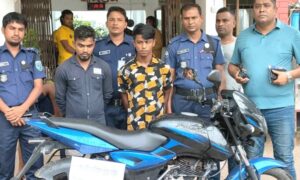 ঠাকুরগাঁওয়ে চোরাই মোটরসাইকেলসহ ২ জন গ্রেফতার