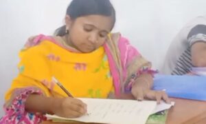 শারিরীক প্রতিবন্ধকতাকে জয় করে ফুলতি রানী দিচ্ছেন এইচএসসি পরীক্ষা