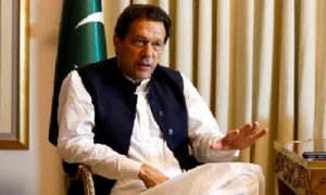 ইমরান খানকে কারাগারে বিষ প্রয়োগের আশঙ্কা স্ত্রীর