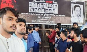 খুমেকে ধর্মঘট প্রত্যাহার ক্লাশে ফিরছে শিক্ষার্থীরা