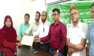 মাগুরায় প্রশিক্ষনার্থীদের মাঝে কম্পিউটার ও ড্রাইভিং সনদপত্র বিতরণ