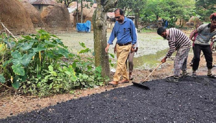 নন্দীগ্রামে ভাটরা ইউনিয়নের দুই সড়কের কার্পেটিং কাজ সম্পন্ন