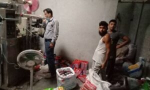 নীলফামারীতে আইসক্রিম ফ্যাক্টরিতে অভিযান: জরিমানাসহ ফ্যাক্টরি বন্ধের নির্দেশ