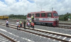 পরীক্ষামূলক রেল রাজধানী থেকে পদ্মা সেতু অতিক্রম করে ভাঙ্গা স্টেশনে পৌঁছালো