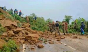 পাহাড় ধসে দুই উপজেলার সড়ক যোগাযোগ বন্ধ
