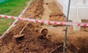 যুদ্ধকালীন বোমায় বন্ধ স্কুল