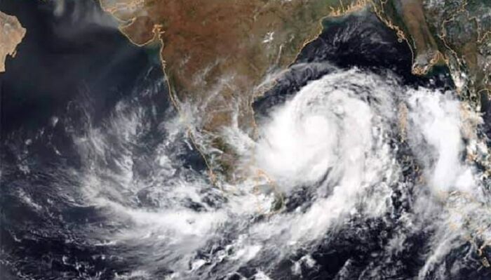 খুলনাসহ ৯ অঞ্চলে ৮০ কিমি বেগে ঝড়ের আভাস